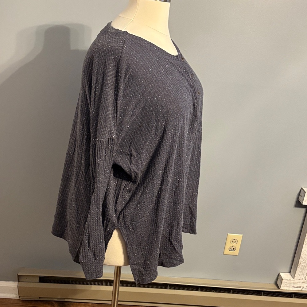 Old Navy Charcoal Button-Up Shirt - Picture 3 of 6